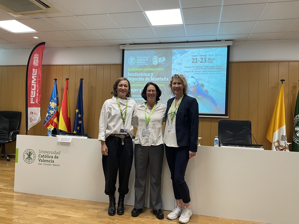 Promovemos la sensibilización hacia la discapacidad mediante formaciones que incluyen rutas inclusivas reales y la organización de jornadas y eventos abiertos a la sociedad.